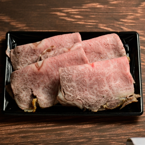 【店内厨房自家製】《宮崎県産黒毛和牛　宮崎ハーブPremium》　ローストビーフ（ロース）　300ｇ