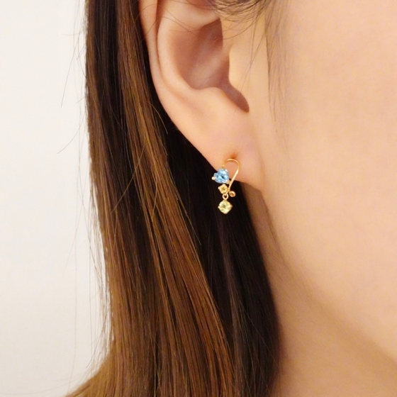 K18 マルチストーンピアス - 京阪百貨店オンラインストア