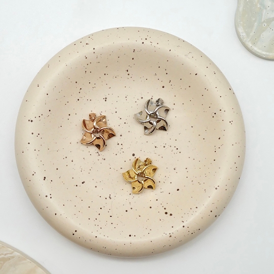 K18/Pt プルメリア&ダンシングストーン ペンダントトップ