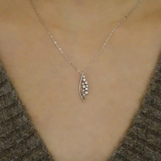 K18WG ダイヤモンド ペンダント - 京阪百貨店オンラインストア