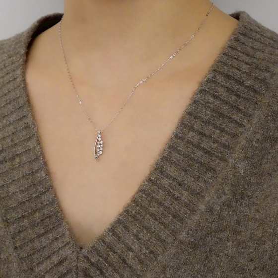 K18WG ダイヤモンド ペンダント - 京阪百貨店オンラインストア