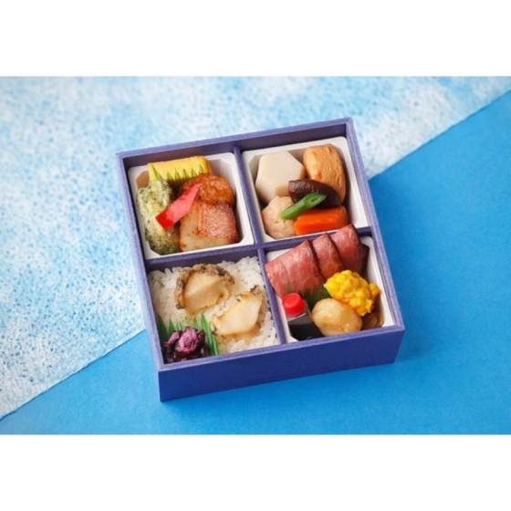 【季節限定・6月～8月】ローストビーフと鮑ごはんのお弁当